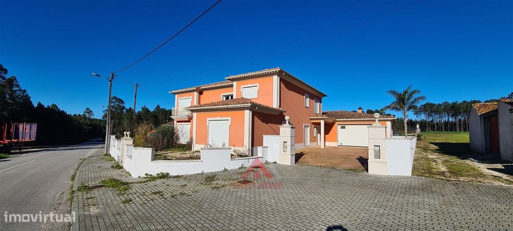 Moradia T7 + Sala c/ 100M2 + Terreno 4.666M2