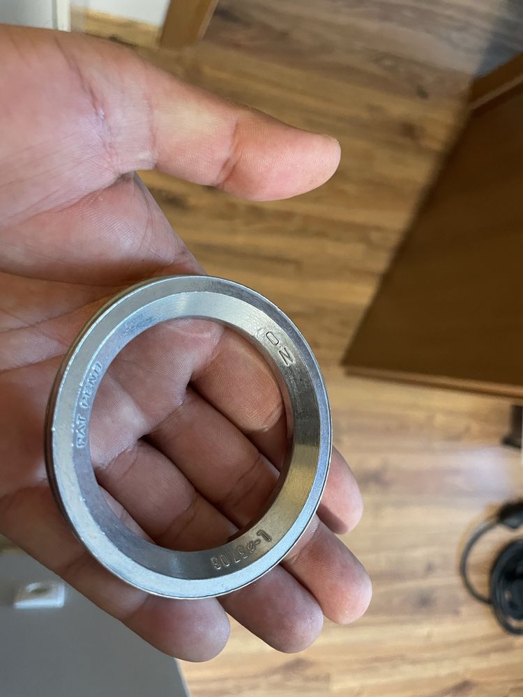 Pierścienie centrujące 75.0-57,1 OZ oryginalne nowe plus śruby zestaw