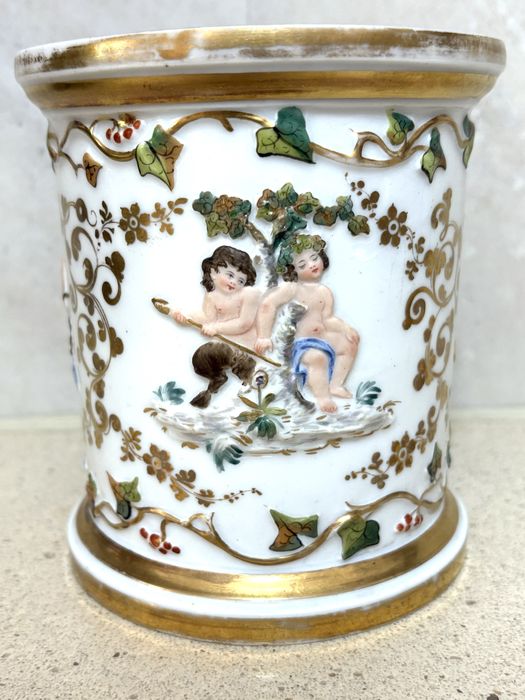 Lindo antigo pote / manga em porcelana francesa pintada à mão