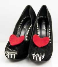 Szałowe szpilki buty serce zebra jak Melissa ślub wesele panterka