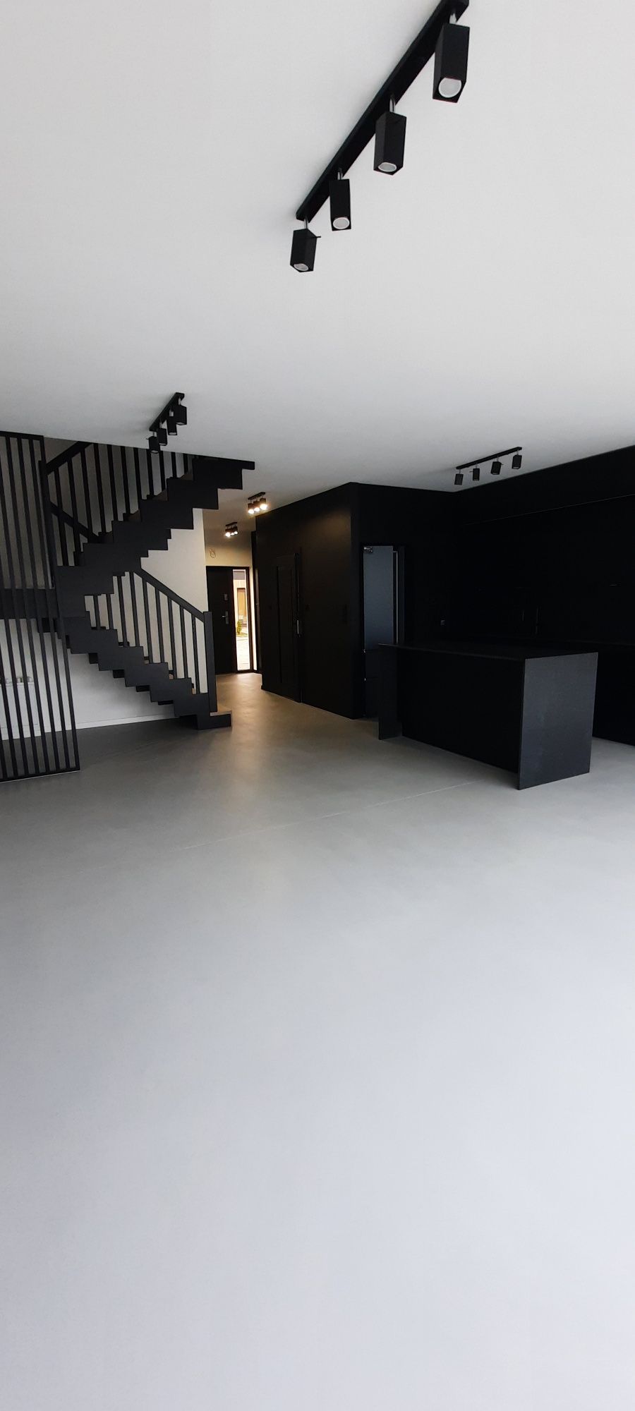 Posadzki Dekoracyjne MIKROCEMENT, MIKROBETON , Beton architektoniczny