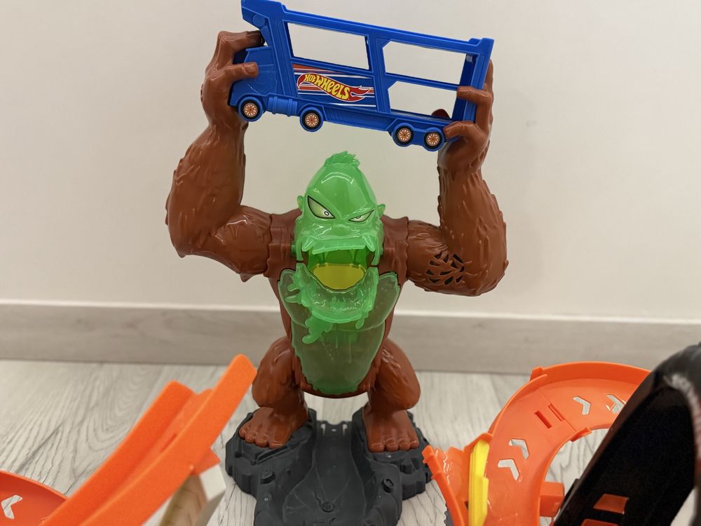 Трек Хот Вілс Напад токсичної горили Hot Wheels Toxic Gorilla