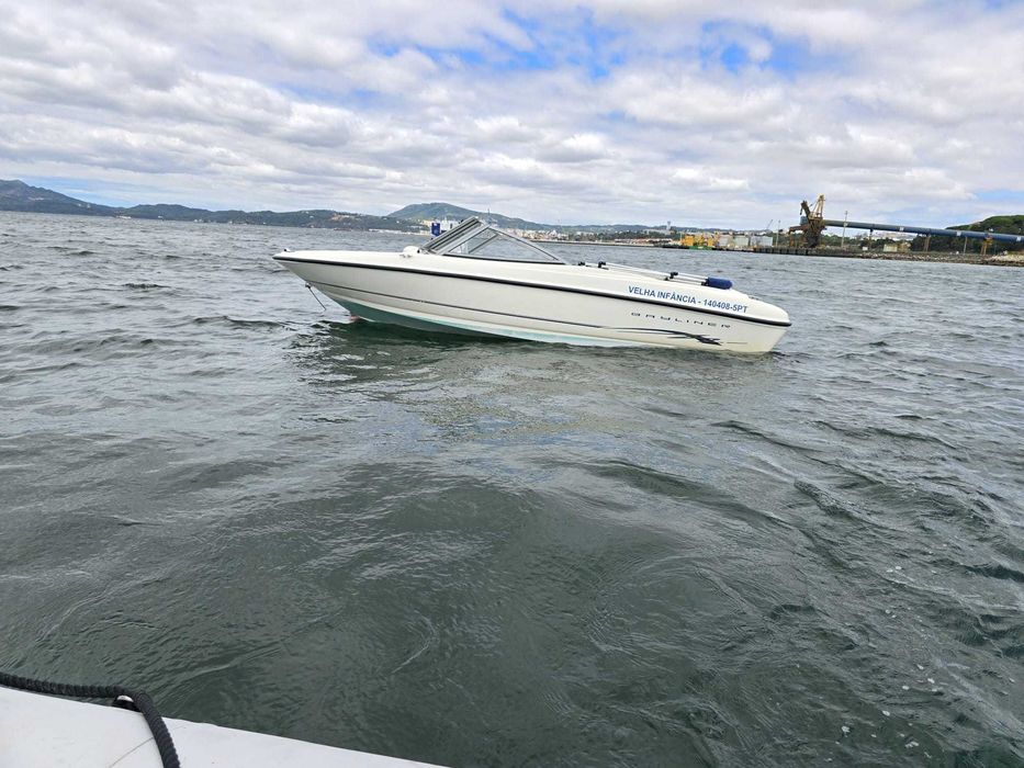 Barco de 2004 muito bem estimado.