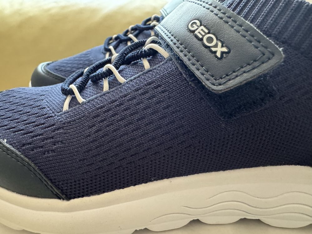 Нові кросівки фірма Geox  37 розмір