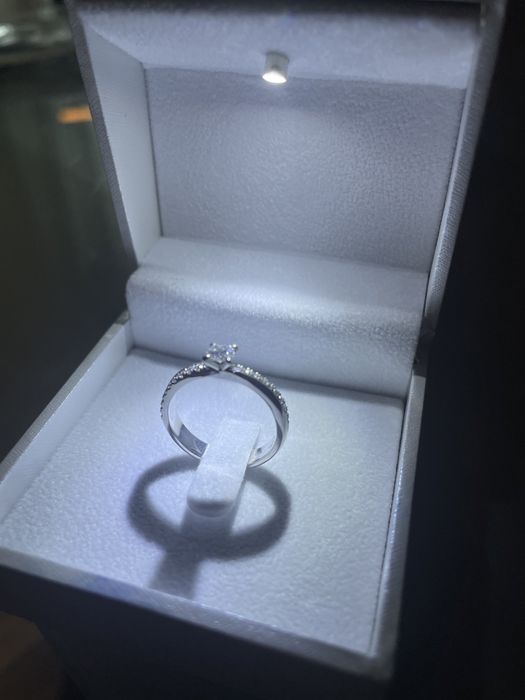 Обручка з діамантами