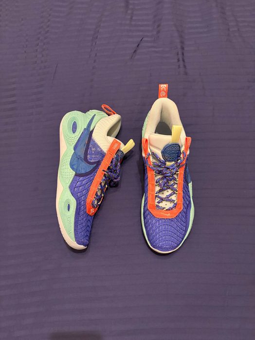 Nike Cosmic Unity 1 чоловічі кросівки, оригінал, нові, розмір 44