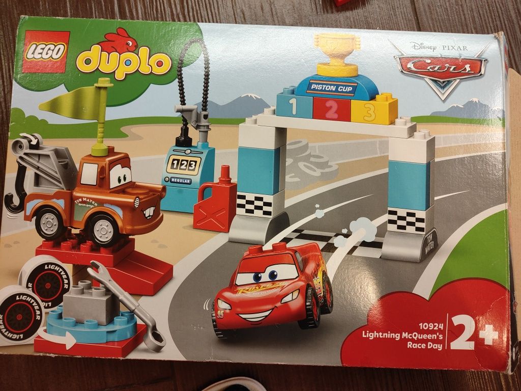 Lego Duplo 10924  Zygzak McQueen na wyścigach