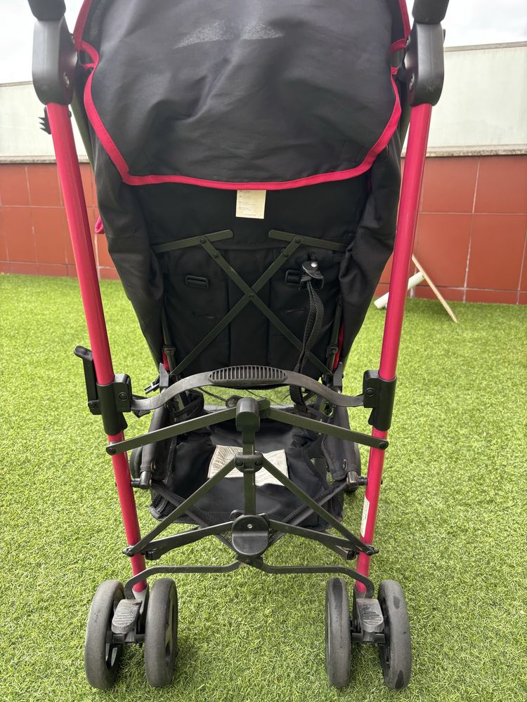 Carrinho de criança cor de rosa