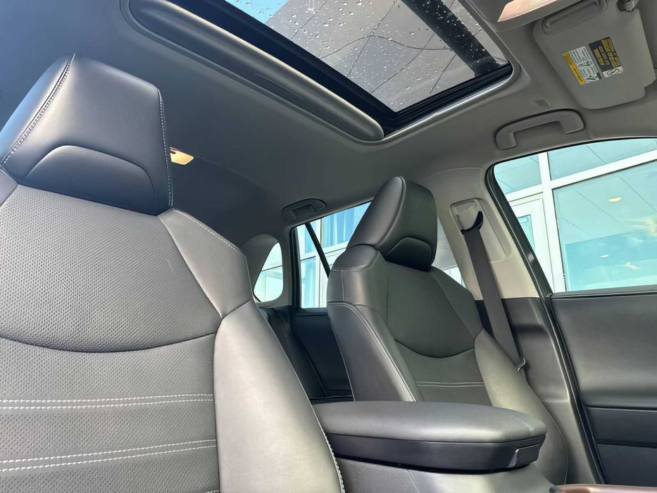 Toyota RAV4      2023