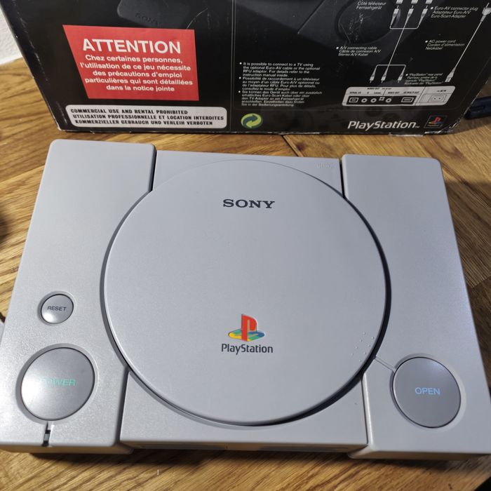Playstation 1 scph1002 pal. Papiery box komplet