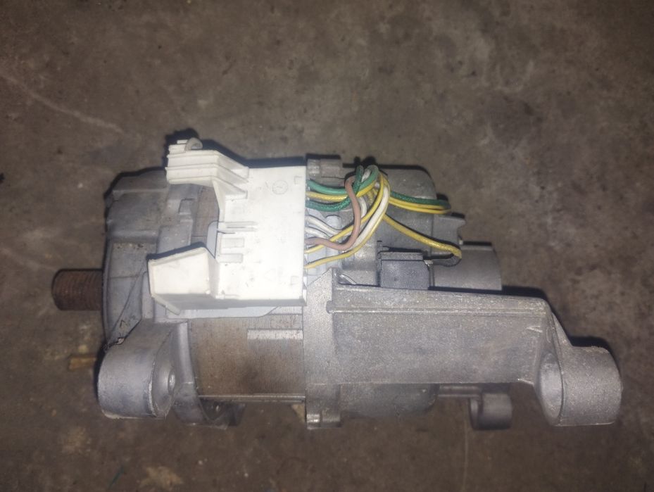 Електродвигун від пральної машинки