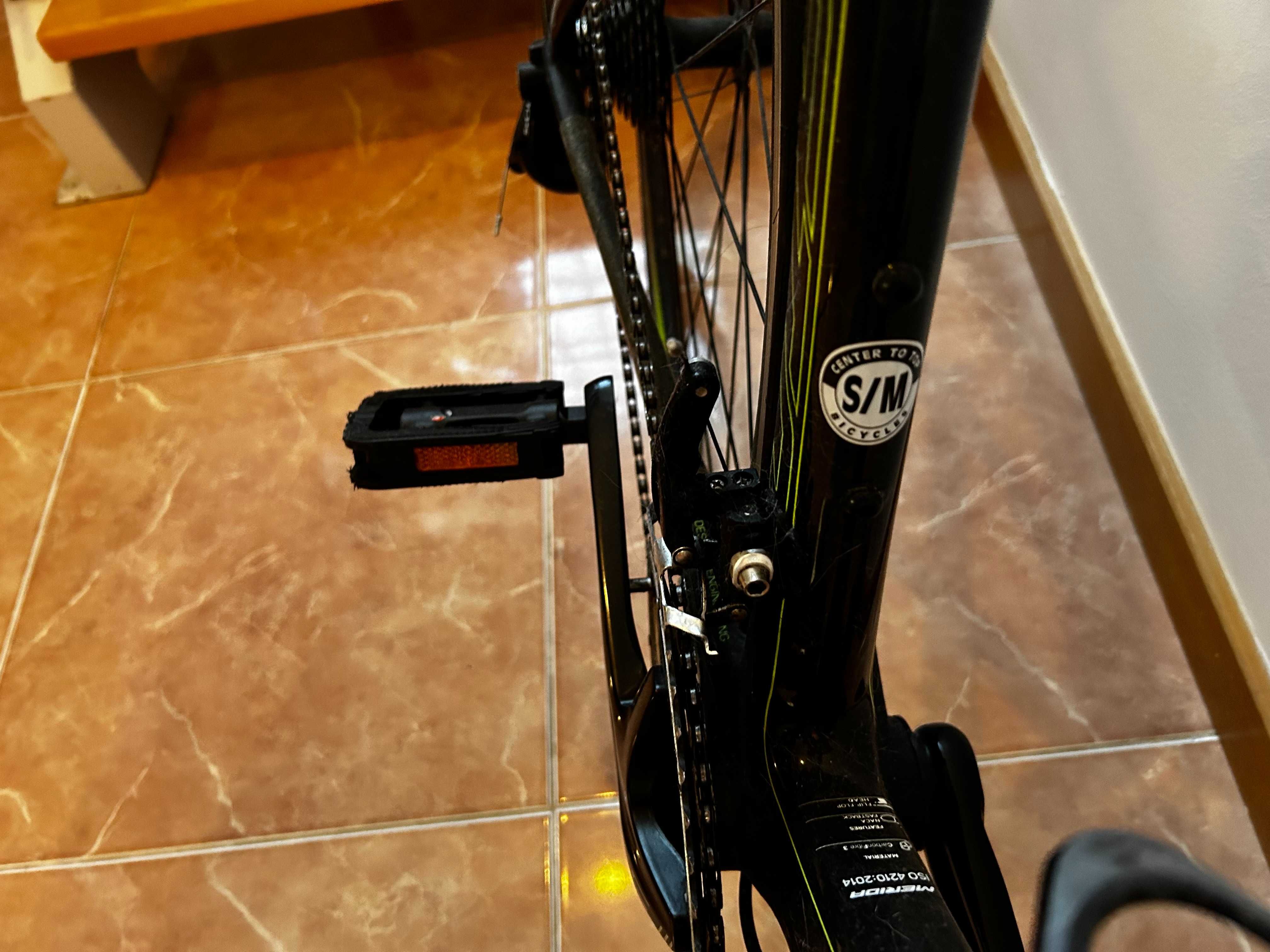 Bicicleta de estrada como nova