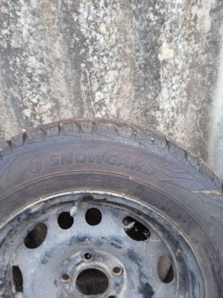 Резина зимова 205/65 r15 Snowgard