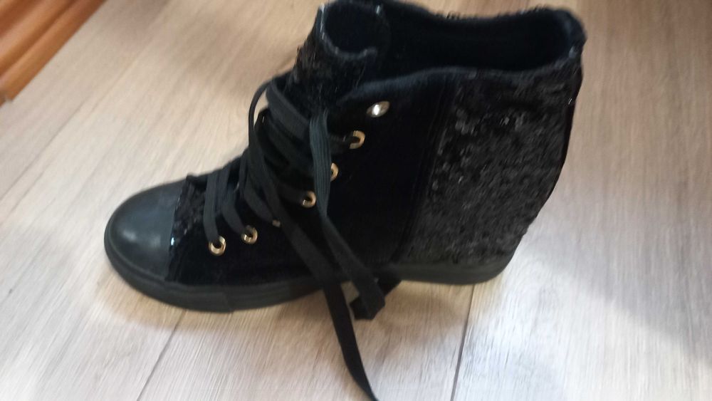 Кеди на підвищенні