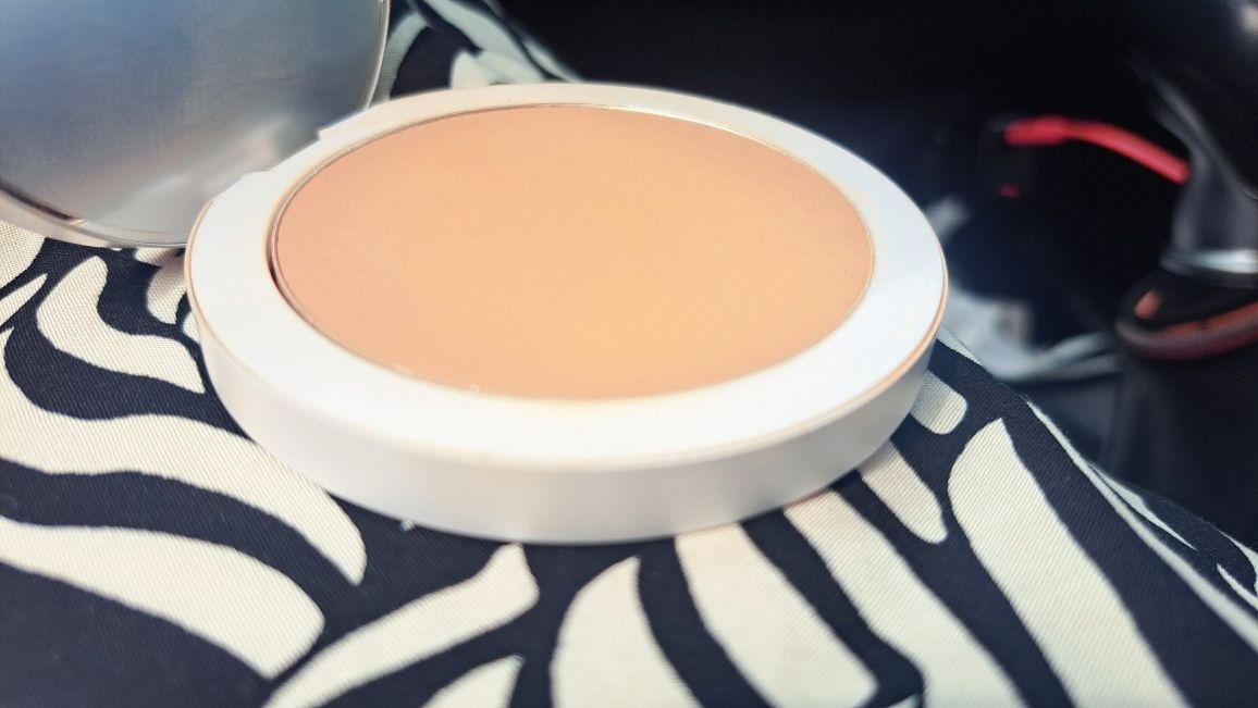 Make upby Mario bronzer light medium