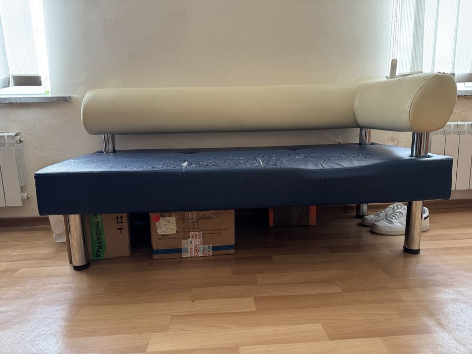 ДИВАН с обивкой из кож. заменителя