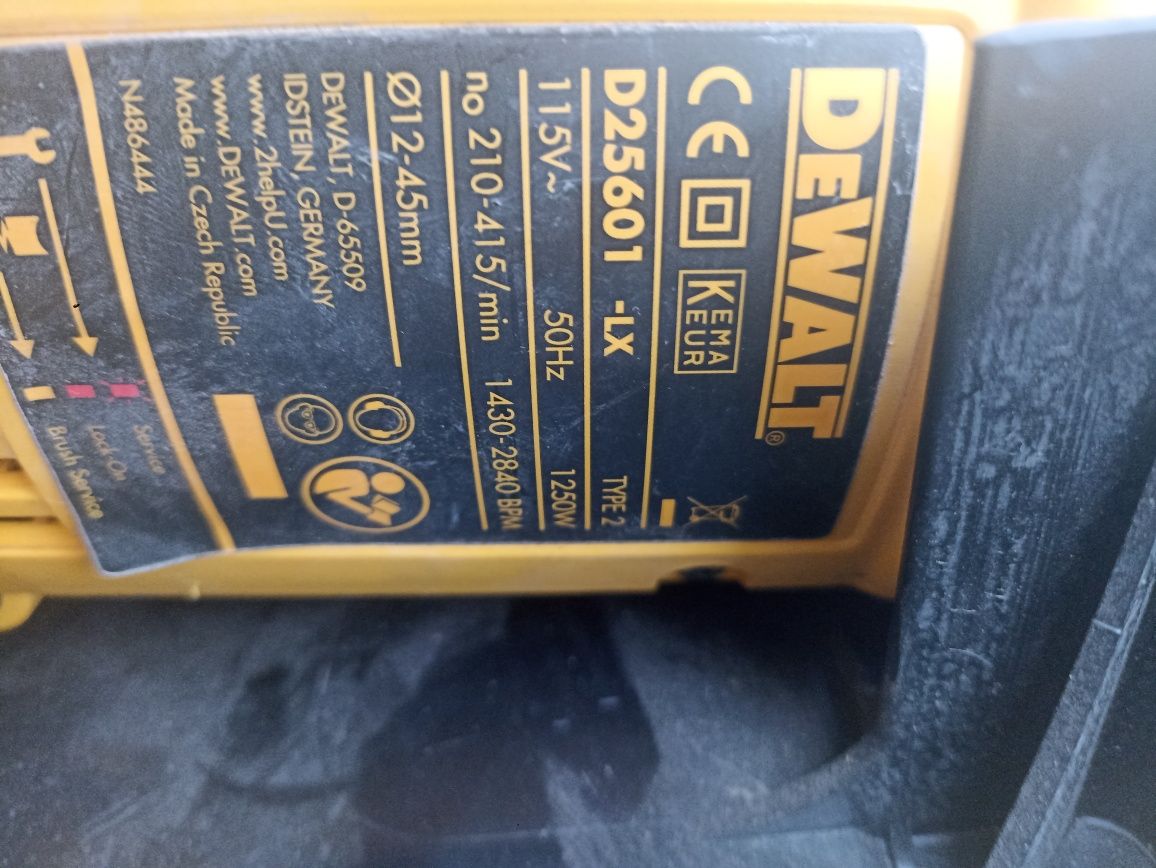 młoto wiertarka DeWalt D25601