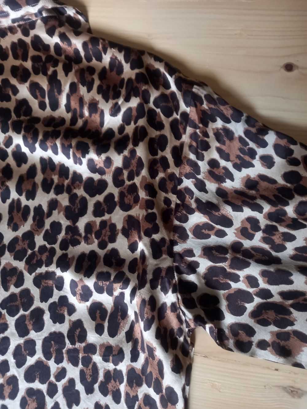 Jedwabna koszula damska. Modny print