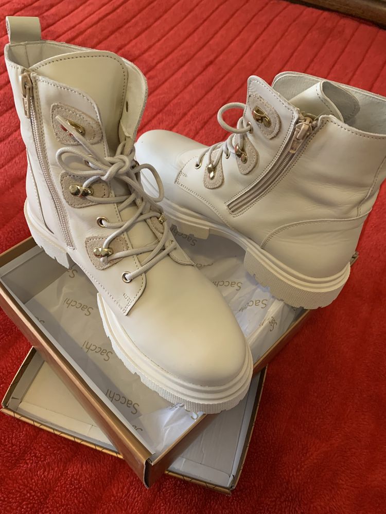 Botas sacchi cano alto novas na caixa