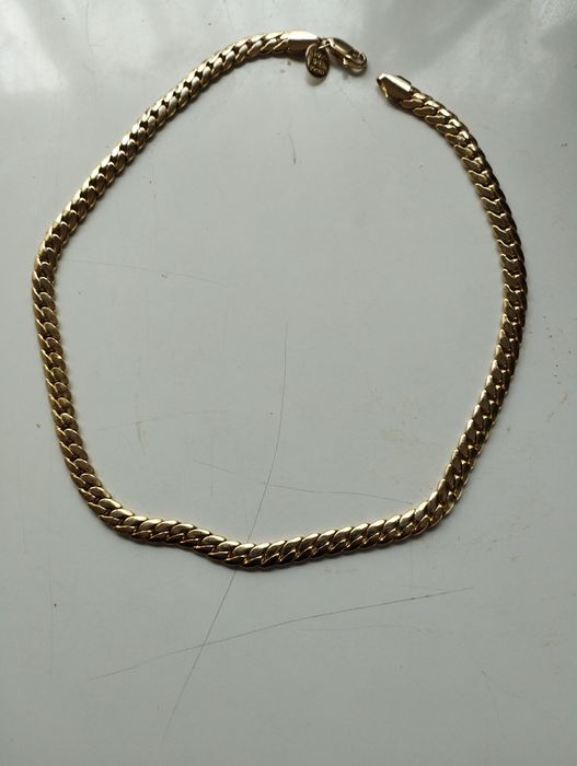 Colar dourado de fantasia