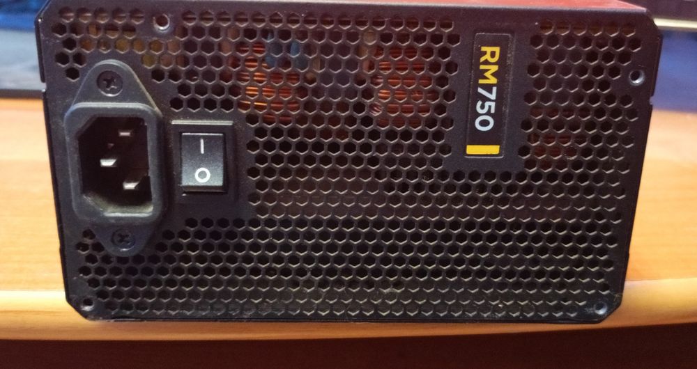 Używany zasilacz do komputera sprawny