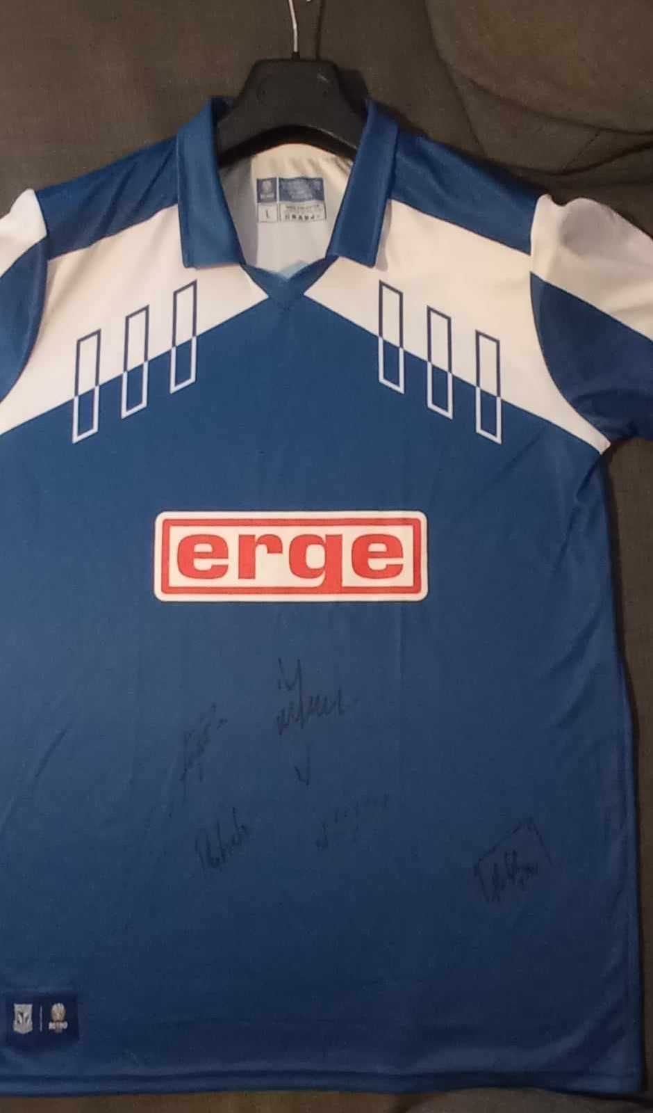 Koszulka LECH POZNAŃ RETRO. Nowa plus podpisy legend Lecha ! Gratka!