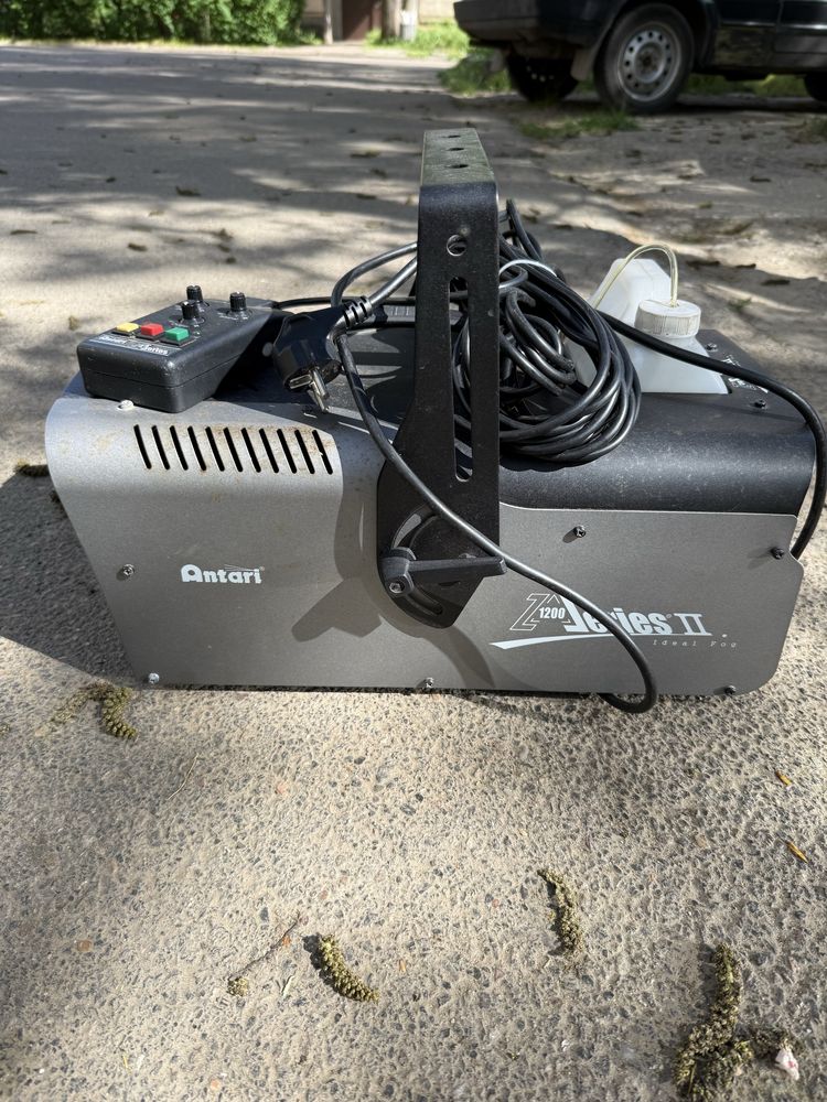 Продам дым машина Antari Z-1200II