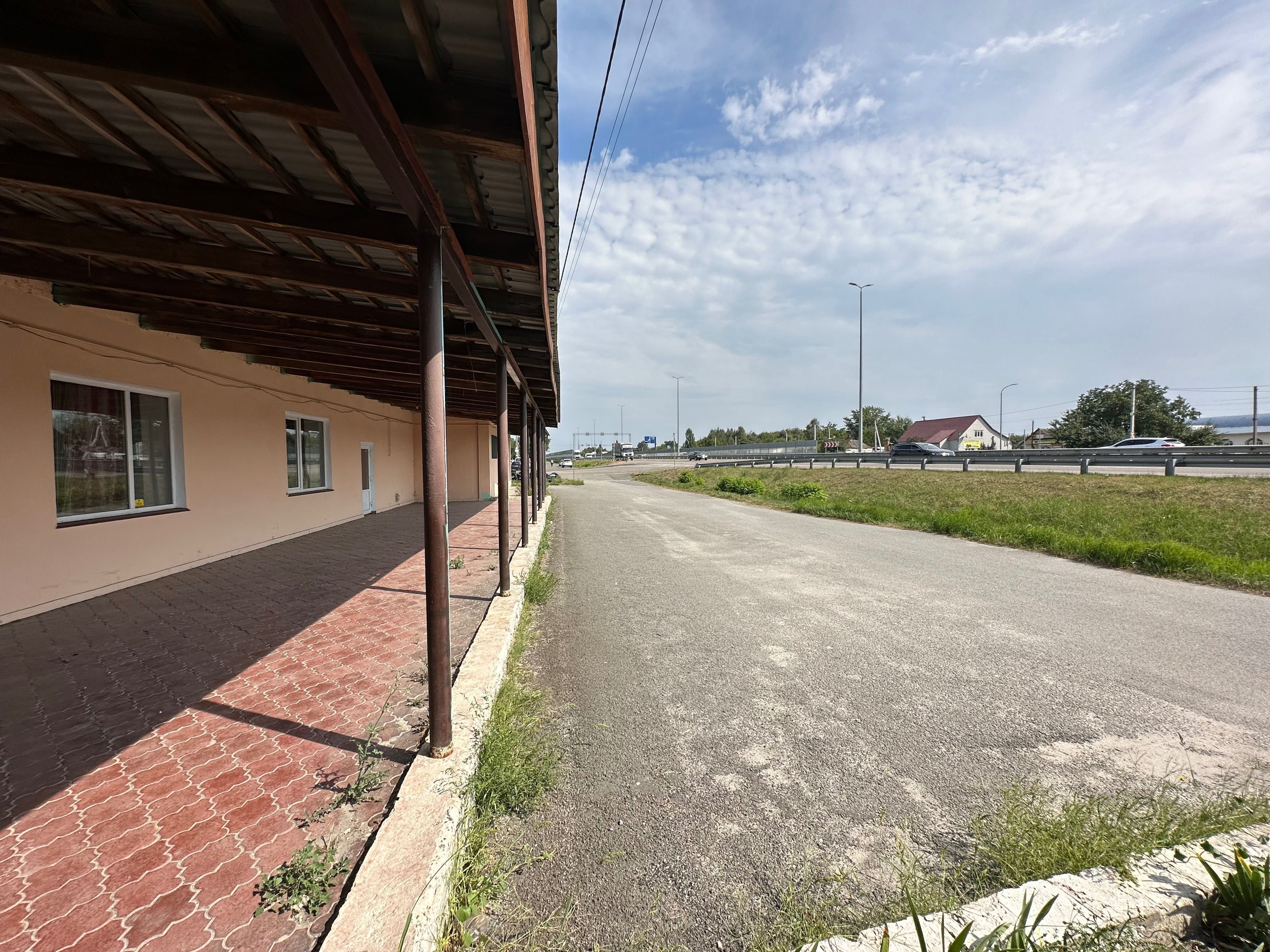 Фасад Житомирська траса, магазин 454м2 + 25 сотів Любимівка Гурівщина.