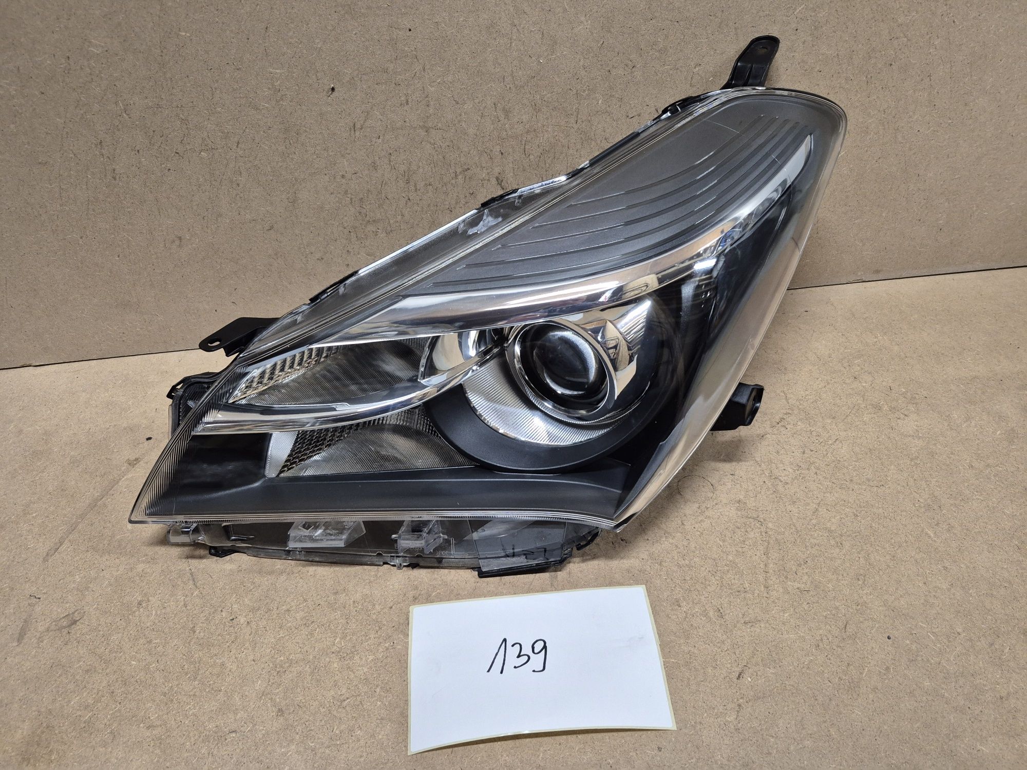 Lampa reflektor toyota Yaris 3 bez led lewy europa