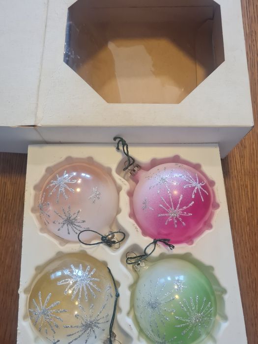 Bombki z PRL, socjaliM