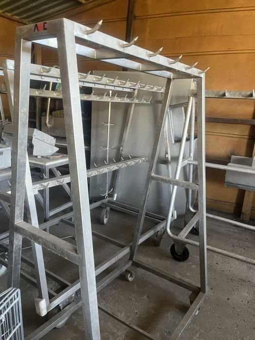 Wózki z hakami na półtusze