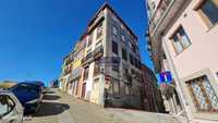 Prédio  com Duas  frentes em Plena Zona Histórica na Baixa do Porto