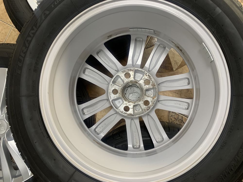 Диски R17 5/114.3 ET46 з шинами 215/60/17 Bridgestone