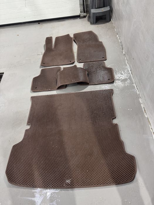 Комплект ковров на Ауди q7 4M.