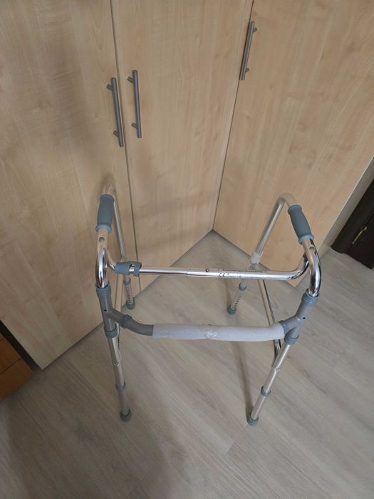 Продаю ходунки ,костыль, палочки для ходьбы