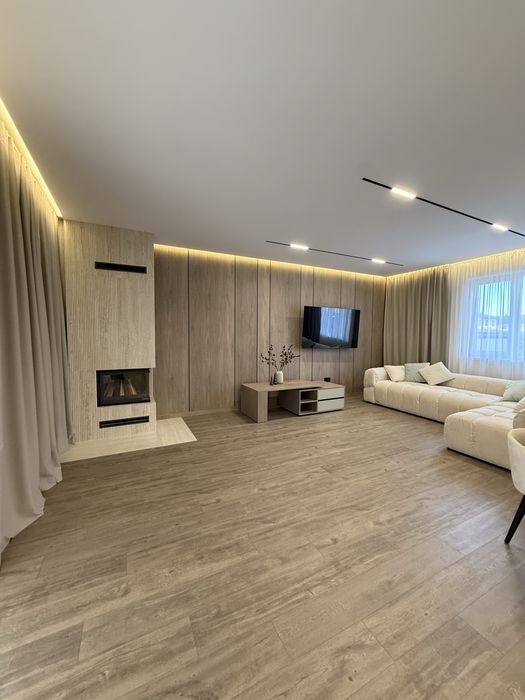 У нас Новинка! Новий, сучасний Таунхаус. Камін. Власне подвіря.