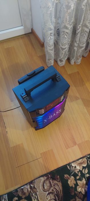 Музикальна колонка (блютуз, радіо,флешка)