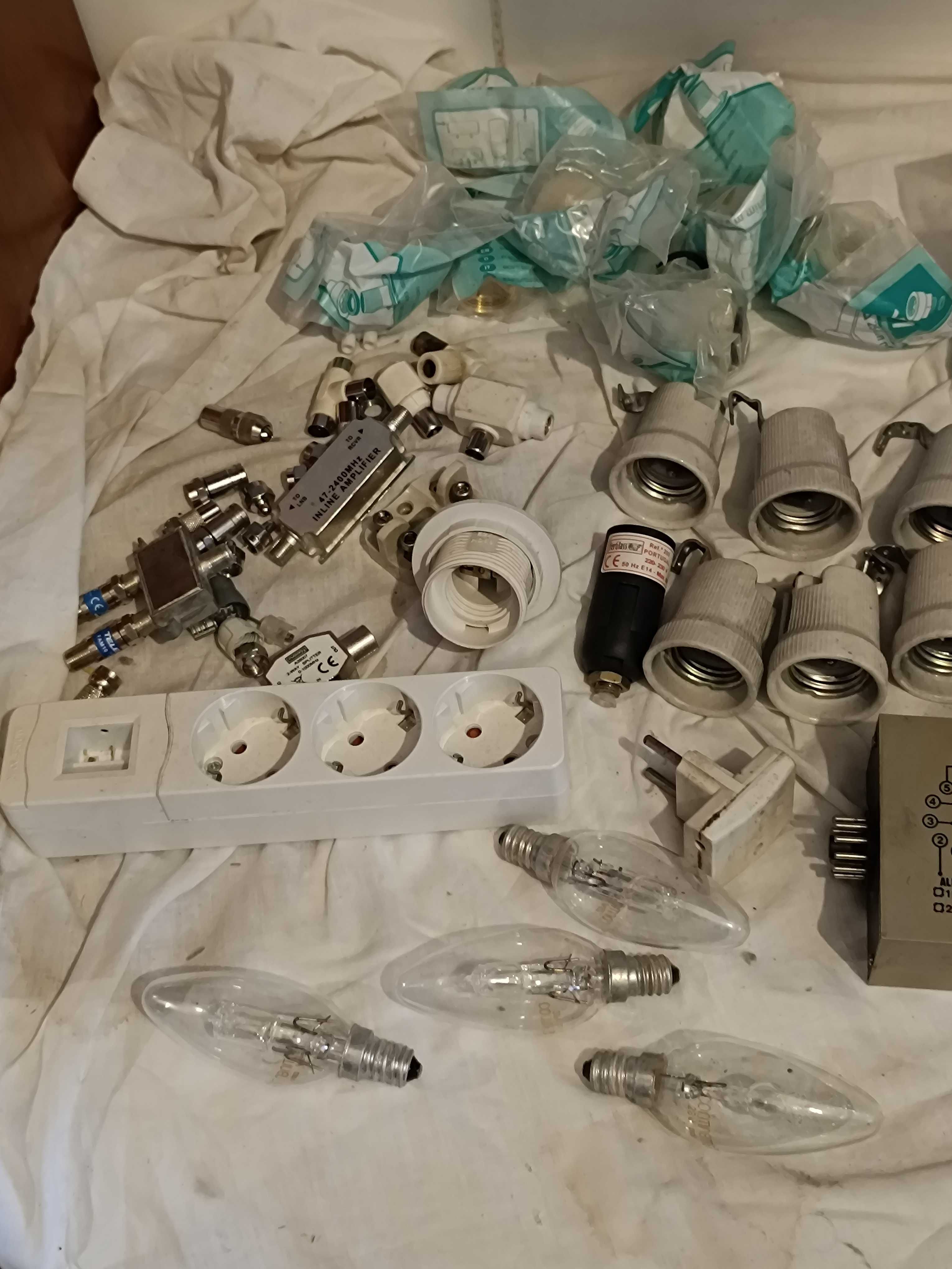 Lâmpadas e Fichas e Tomadas Elétricas antigas