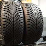 215/55/17 Sprzedam parę opon całorocznych Goodyear