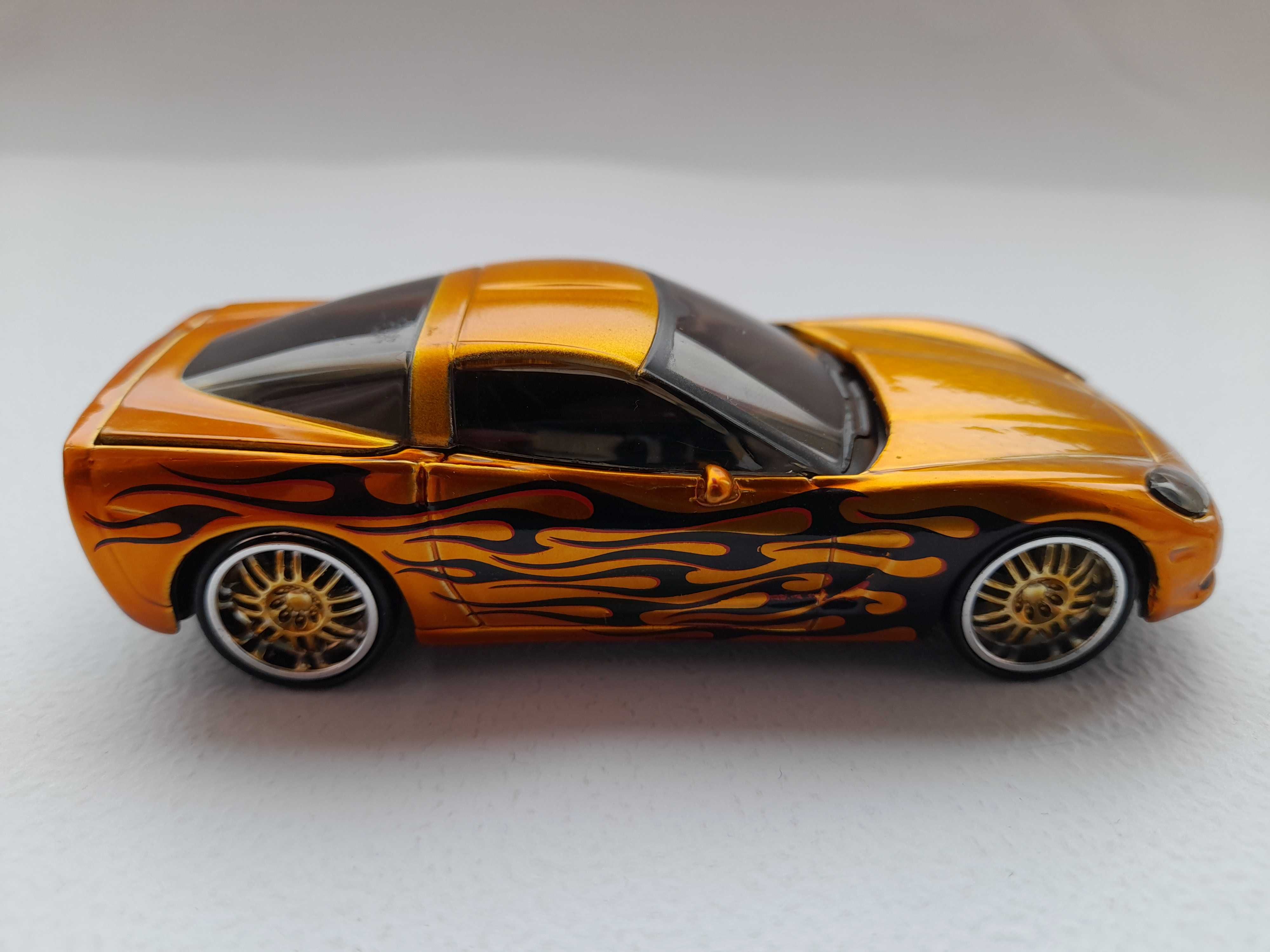 Коллекционная модель Bburago Chevrolet Corvette 2005, 1/43