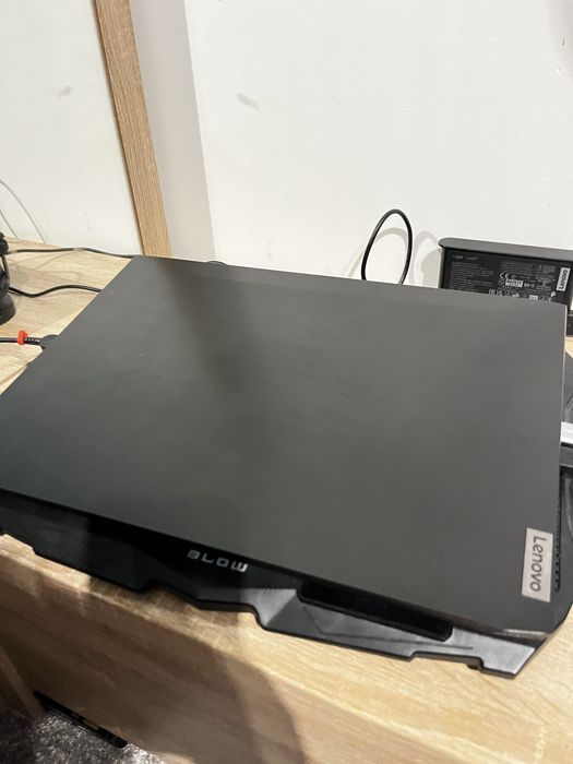 Laptop gamigowy lenovo