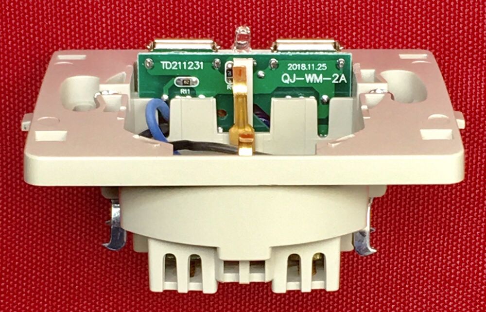 Tomada eléctrica 16A 250v com 2 USB 5V 2000ma novo