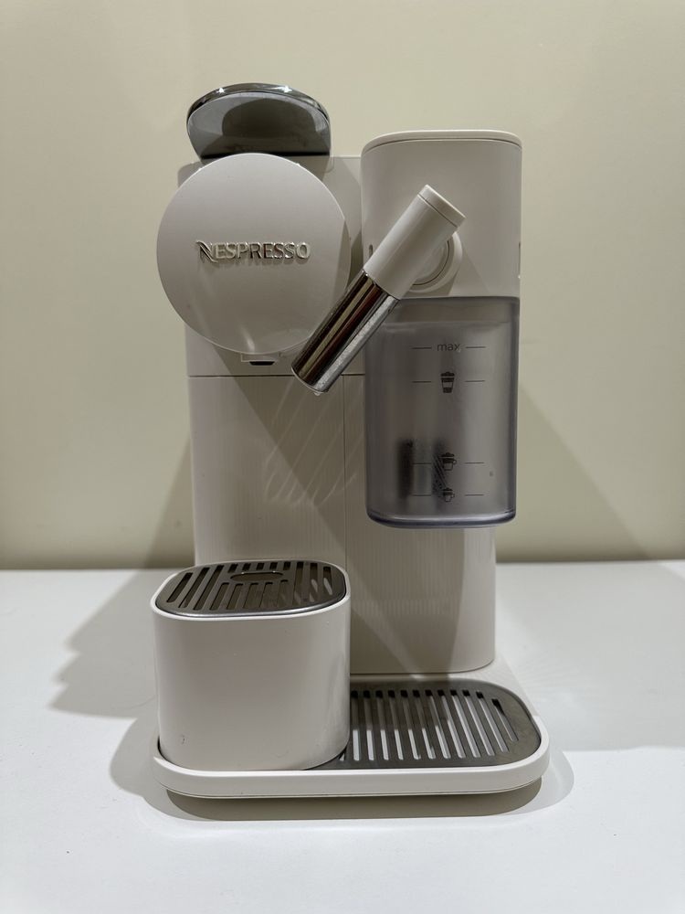 Máquina de Café - Nespresso Latissima One