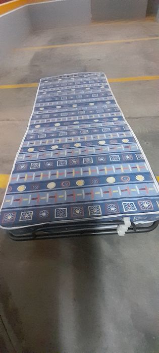 Cama solteiro dobrável e potável 190x80cm como nova