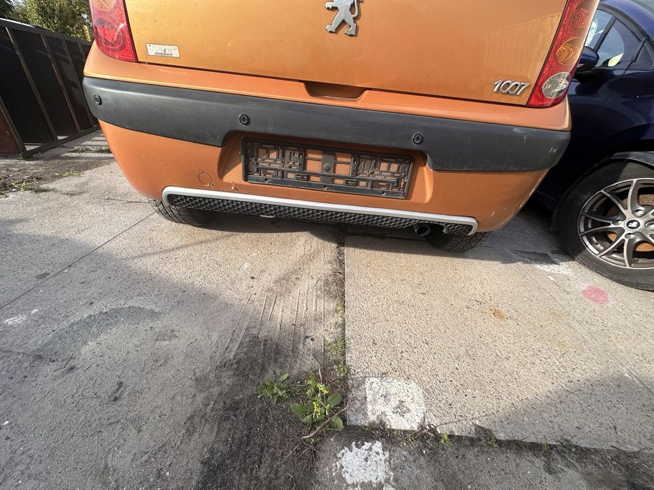Zderzak tył Peugeot 1007 KHW kompletny czujniki pdc