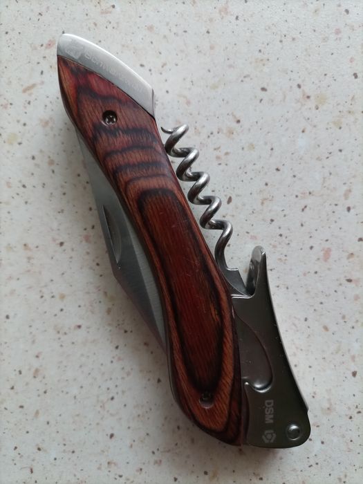 Solidny powystawowy jak Nowy nóż składany Schwarzwolf.