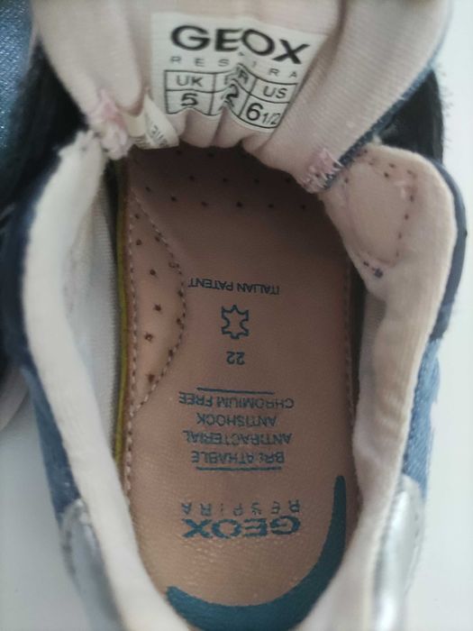 Sapatilhas e sapatos criança