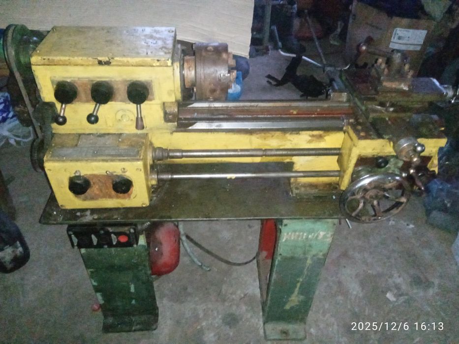 Токарний станок тв4