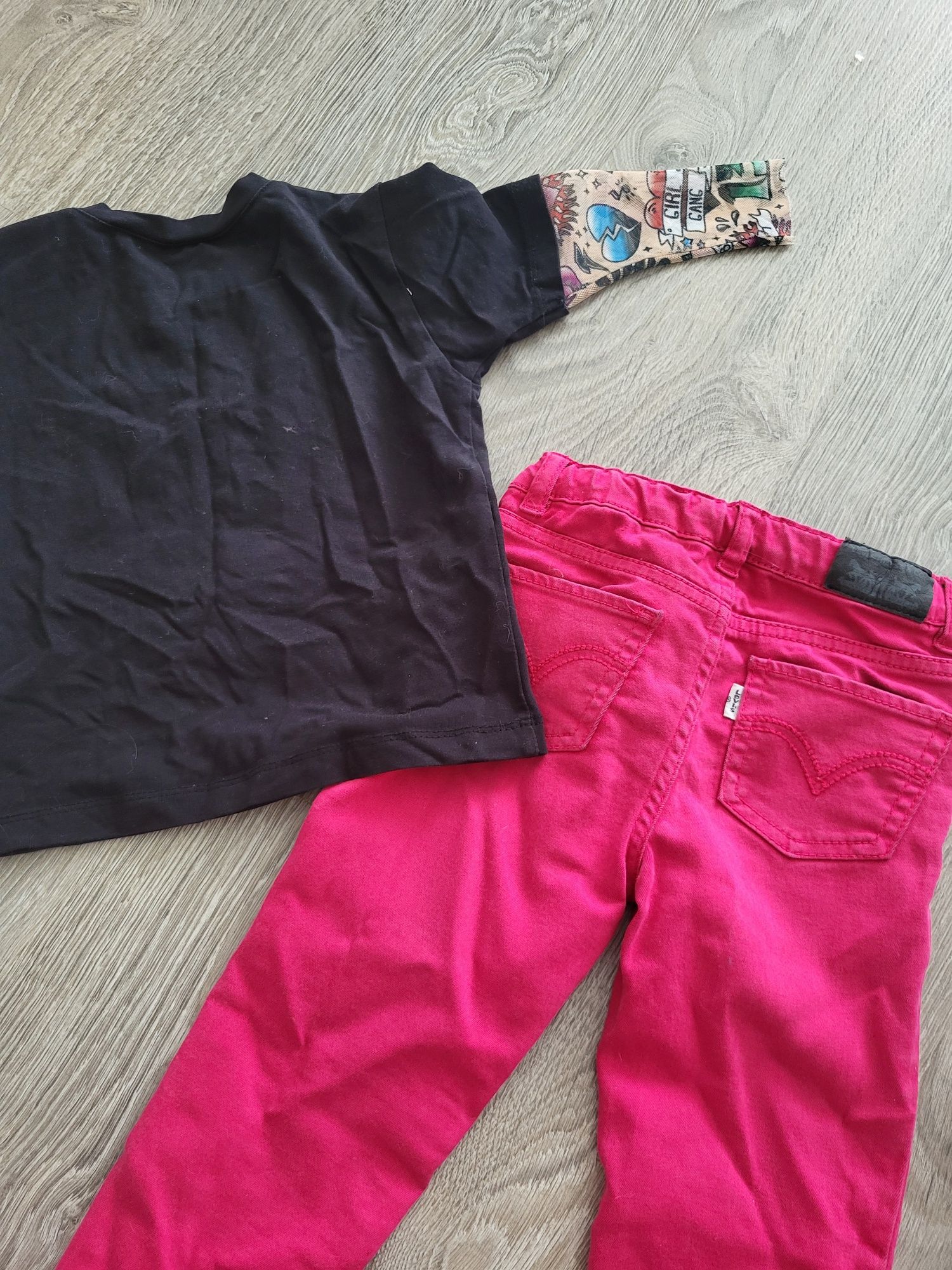 Кофта с тату рукавами, джинсы levis