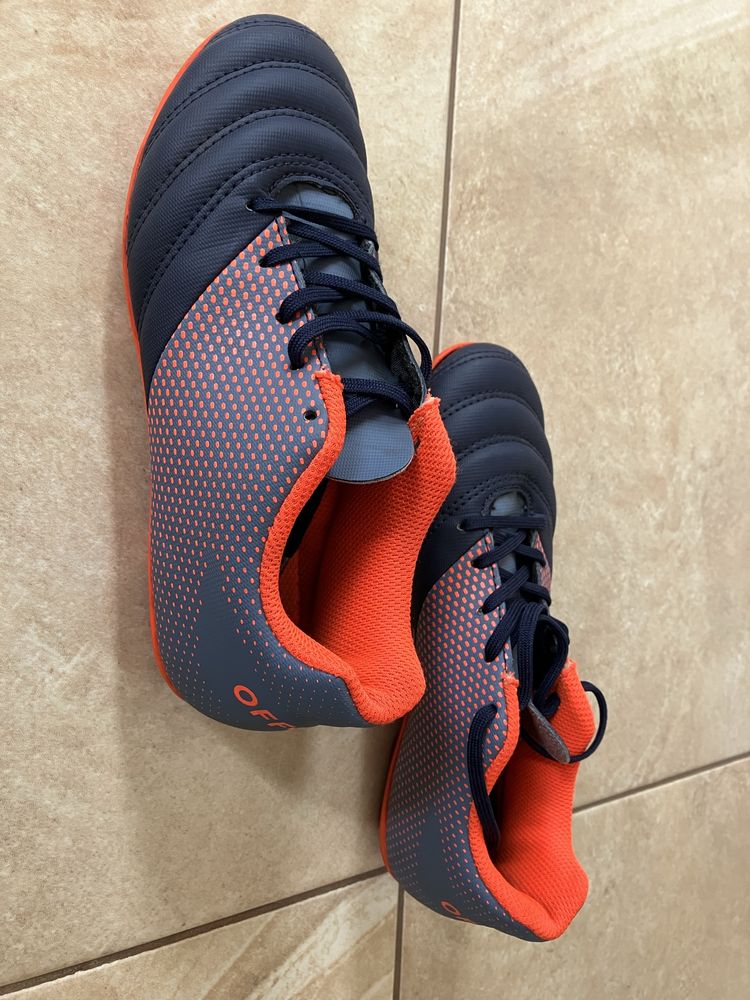 Buty pilkarskie Kipsta r. 35